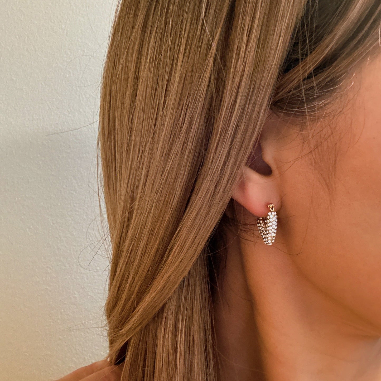 V Shape Classy Hoop Earrings-3