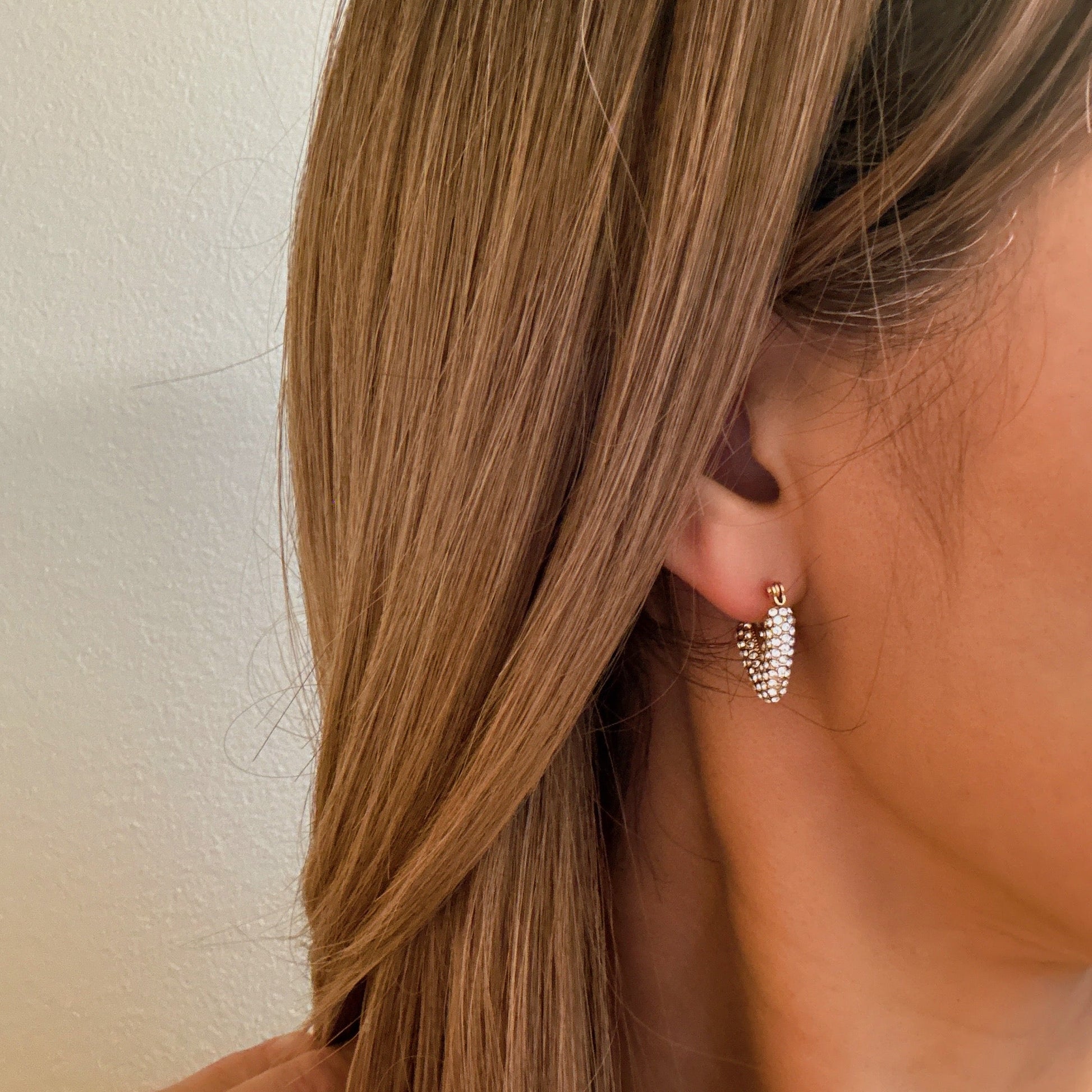 V Shape Classy Hoop Earrings-3